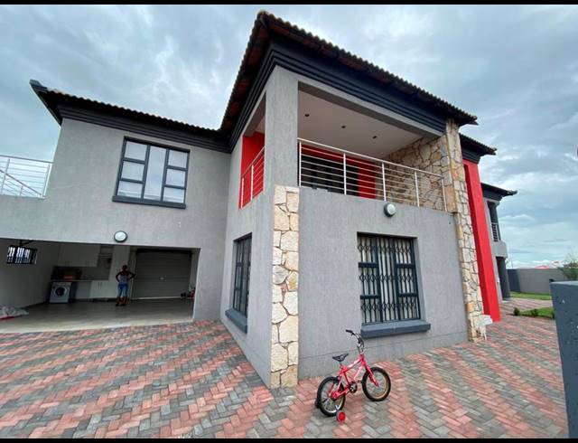 4 BEDROOM HOUSE FOR SALE IN AERORAND